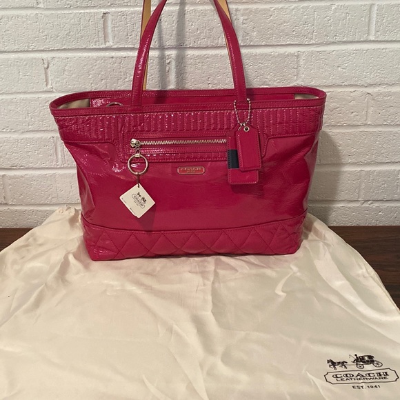 COACH POPPY Liquid Gloss TOTE, Magenta - Picture 14 of 16